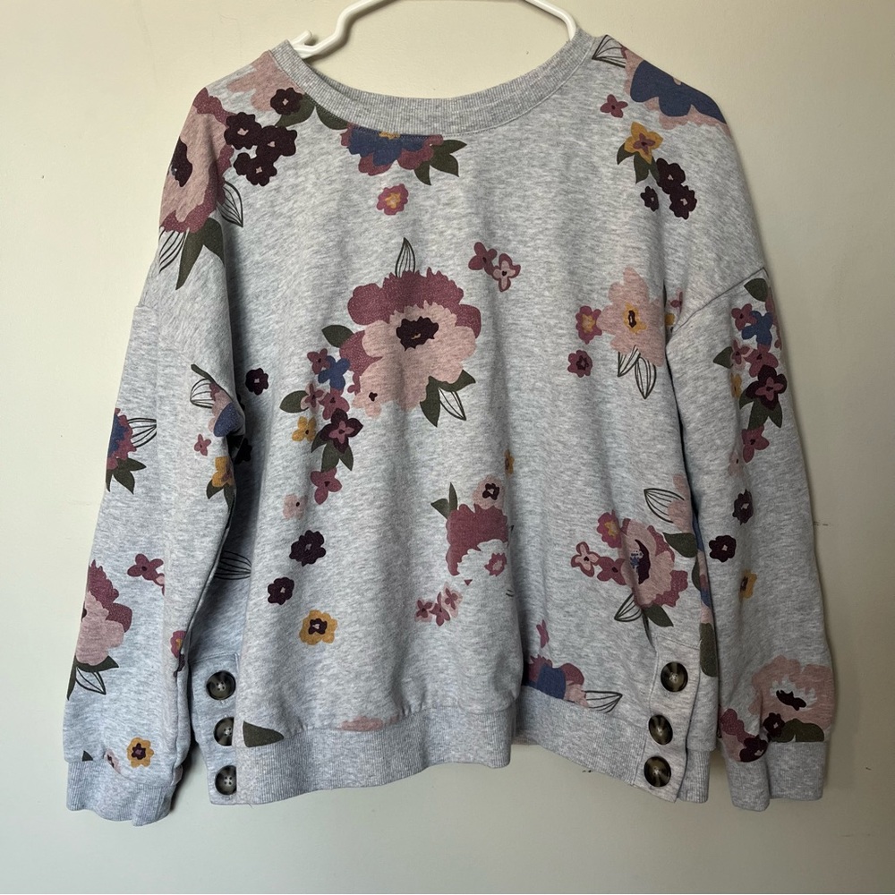 3/$40 ladies size XL Reitmans Cropped Sweatshirt Grey with All Over Floral Print - Picture 1 of 7